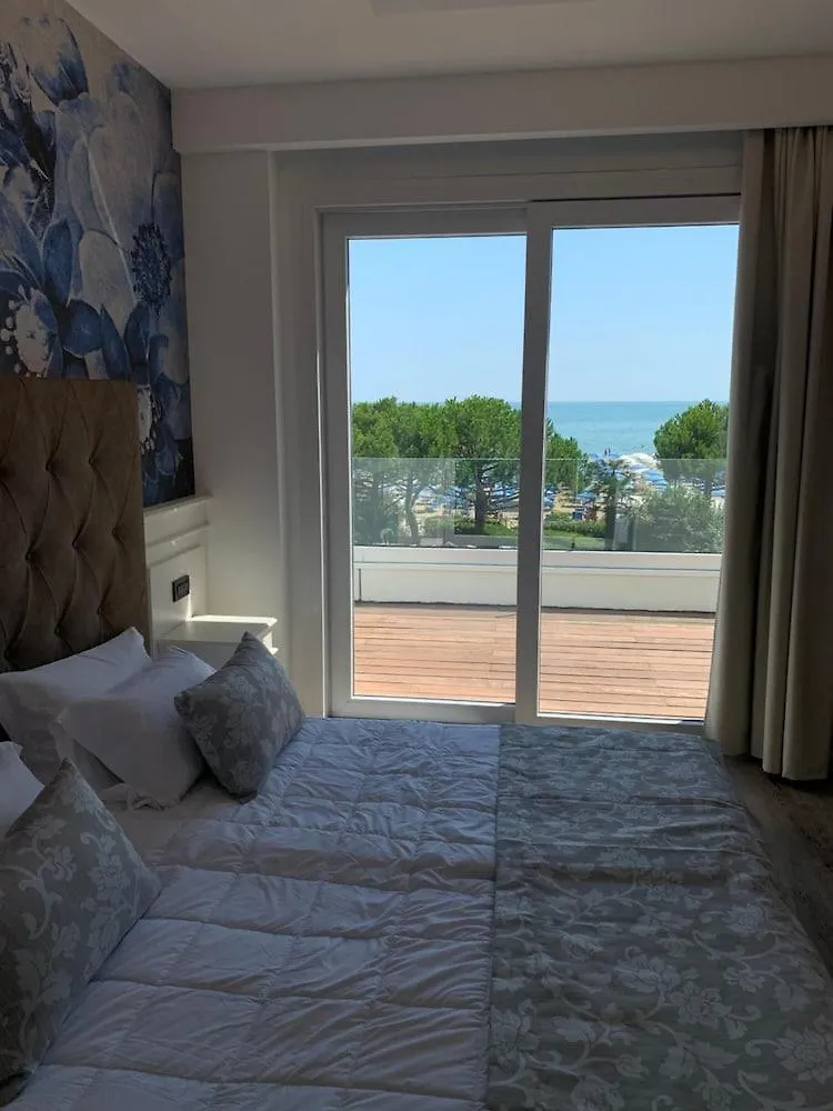Park Hotel Cellini Lido di Jesolo 4*,