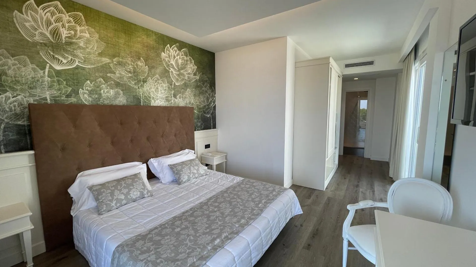 Park Hotel Cellini Lido di Jesolo 4*,